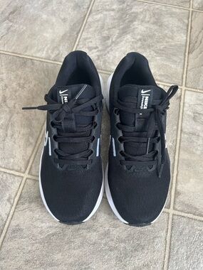 Nike Black Runners